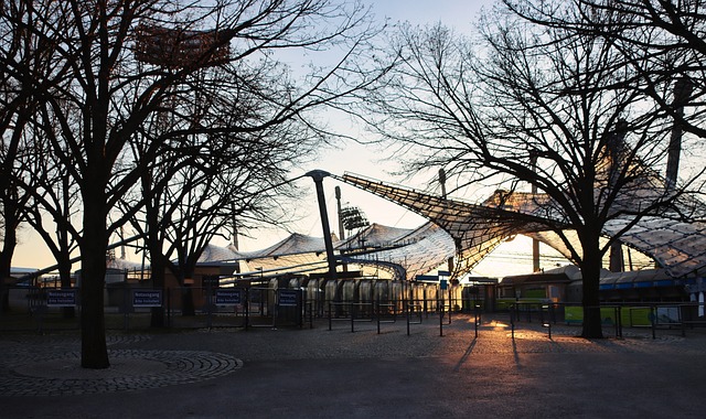 赖因德斯：米兰今年有机会争冠；未来是否会回归？回头见吧